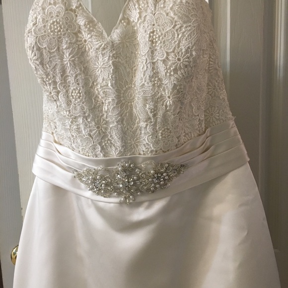 Allure Bridals Ivory Wedding Dress - Picture 2 of 5